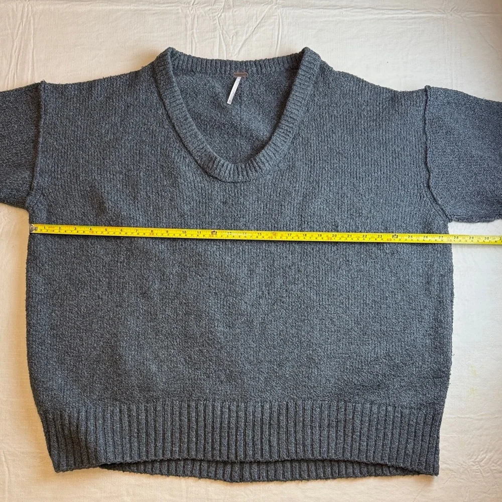 Free People Women's Dark Gray Charcoal V-Neck Sweater Size XL - Picture 4 of 11